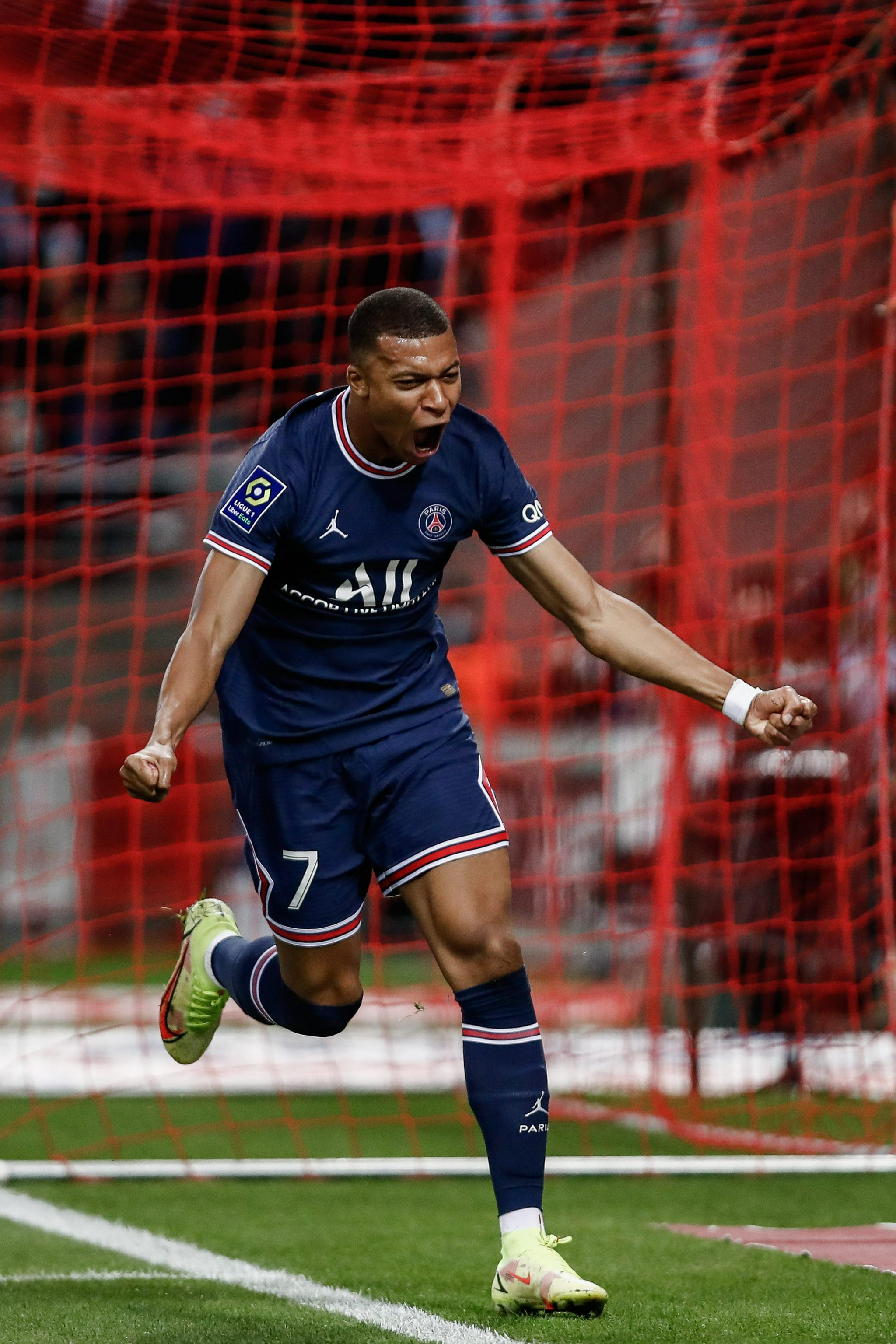 泰国归化前锋贝尔：若能让泰国首进世界杯将是意义非凡的事情（归化前锋贝尔：若助泰国首次闯入世界杯，将意义非凡）