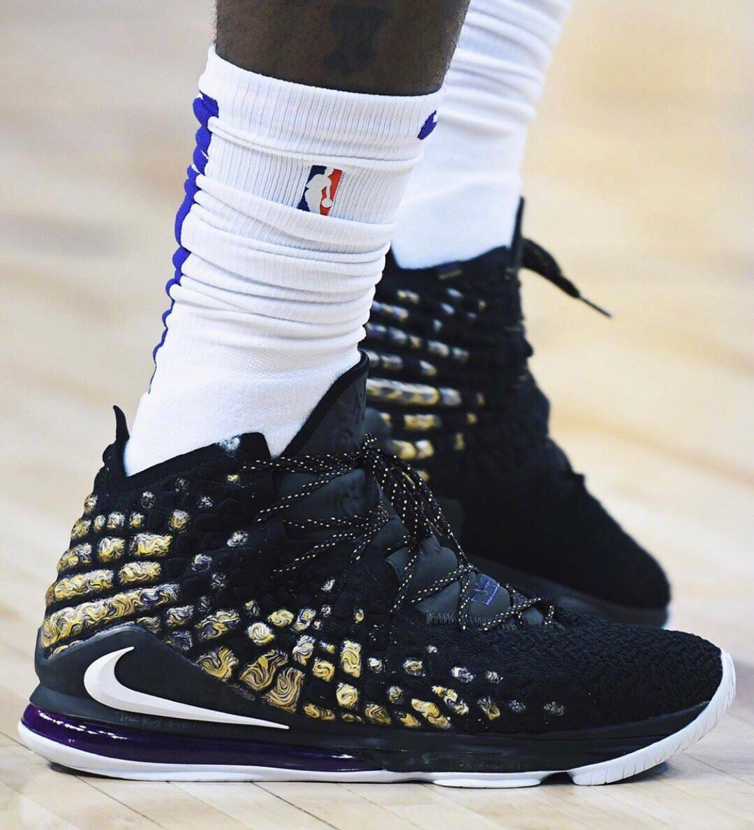 女足协杯决赛战报：闫琪破门，长春大众卓越2-0广东女足夺冠（闫琪建功，长春大众卓越2-0广东女足夺得女足协杯冠军）