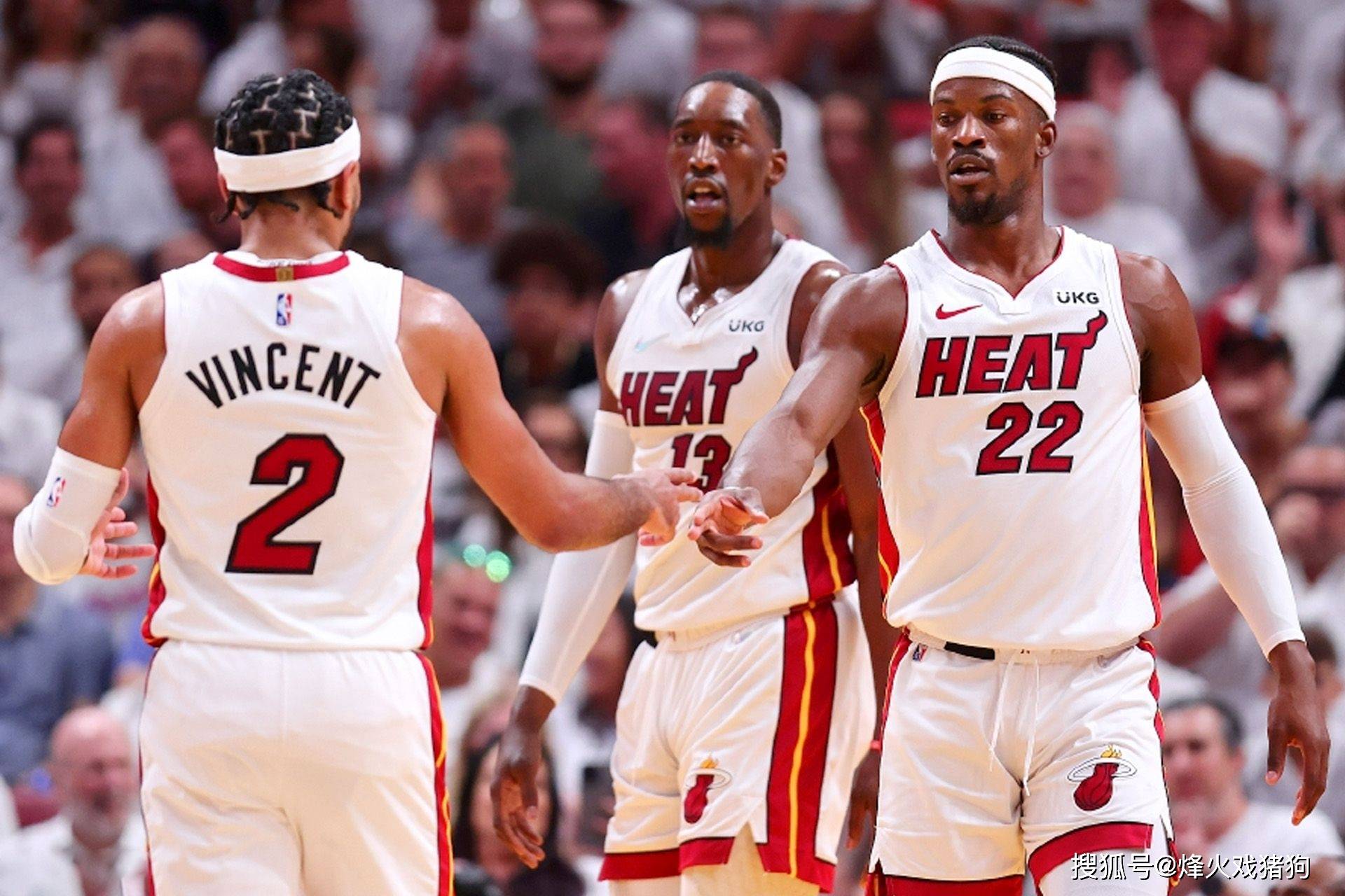 CBA：深圳男篮三分爆发 主场胜上海（CBA：深圳外线火力全开，主场力克上海）