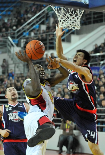 NBA战报：SGA32分7板6助，雷霆122-101胜快船送其5连败（SGA32+7+6发威，雷霆122-101击败快船送其五连败）